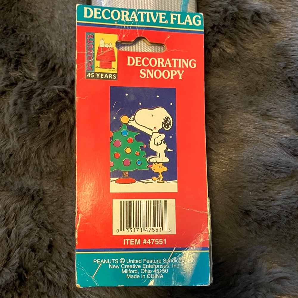 Decorating Snoopy Peanuts Christmas Appliqué Flag 28"x44" (Large)
